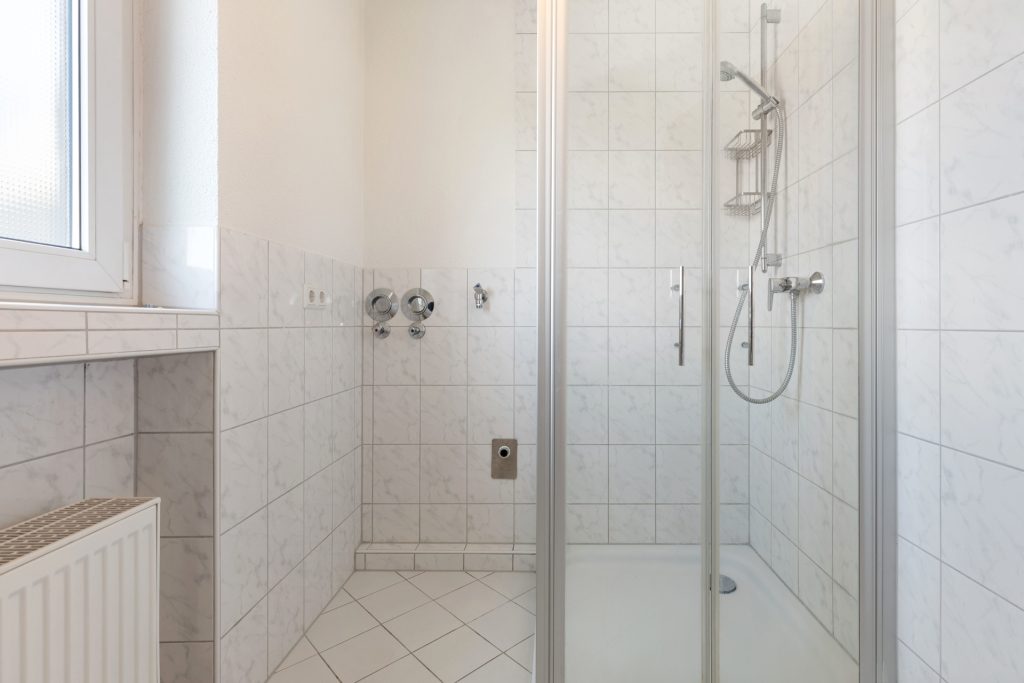 HUST Immobilien GmbH & Co. KG - Immobilienangebot - Karlsruhe / Südstadt - Alle - Licht, Luft und Lage – sonnige 2-Zimmer-Wohnung mit zwei Terrassen im 5. Obergeschoss mit Aufzug