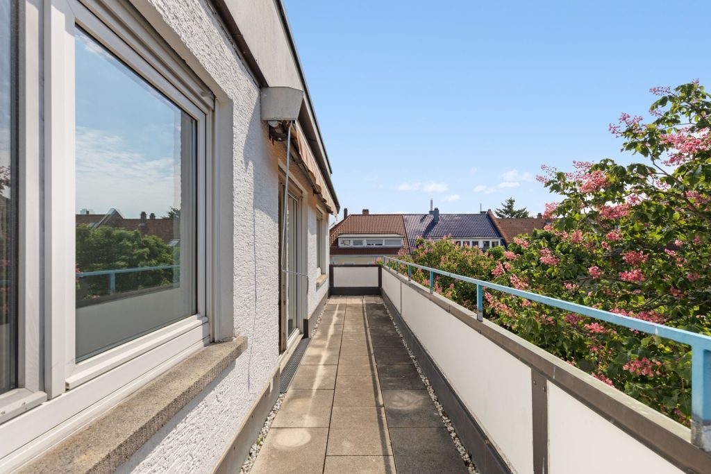 HUST Immobilien GmbH & Co. KG - Immobilienangebot - Karlsruhe / Südstadt - Alle - Licht, Luft und Lage – sonnige 2-Zimmer-Wohnung mit zwei Terrassen im 5. Obergeschoss mit Aufzug