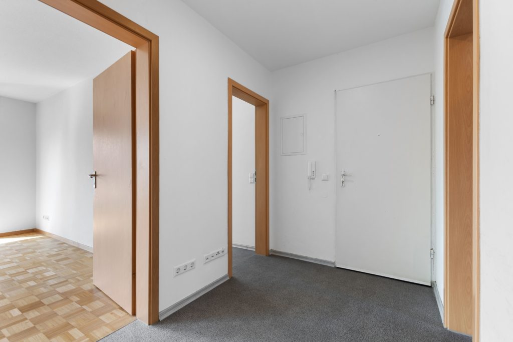 HUST Immobilien GmbH & Co. KG - Immobilienangebot - Karlsruhe / Südstadt - Alle - Licht, Luft und Lage – sonnige 2-Zimmer-Wohnung mit zwei Terrassen im 5. Obergeschoss mit Aufzug