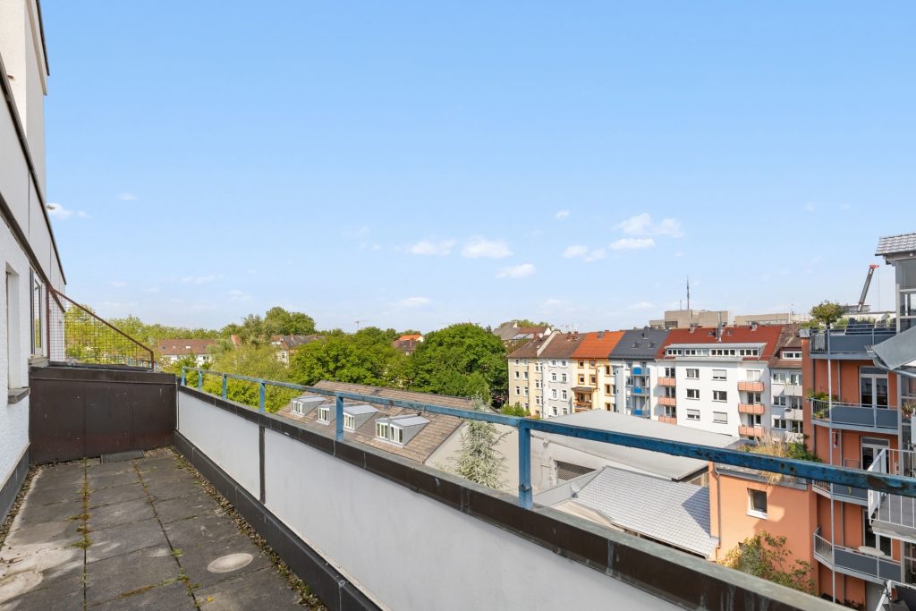 HUST Immobilien GmbH & Co. KG - Immobilienangebot - Karlsruhe / Südstadt - Alle - Licht, Luft und Lage – sonnige 2-Zimmer-Wohnung mit zwei Terrassen im 5. Obergeschoss mit Aufzug