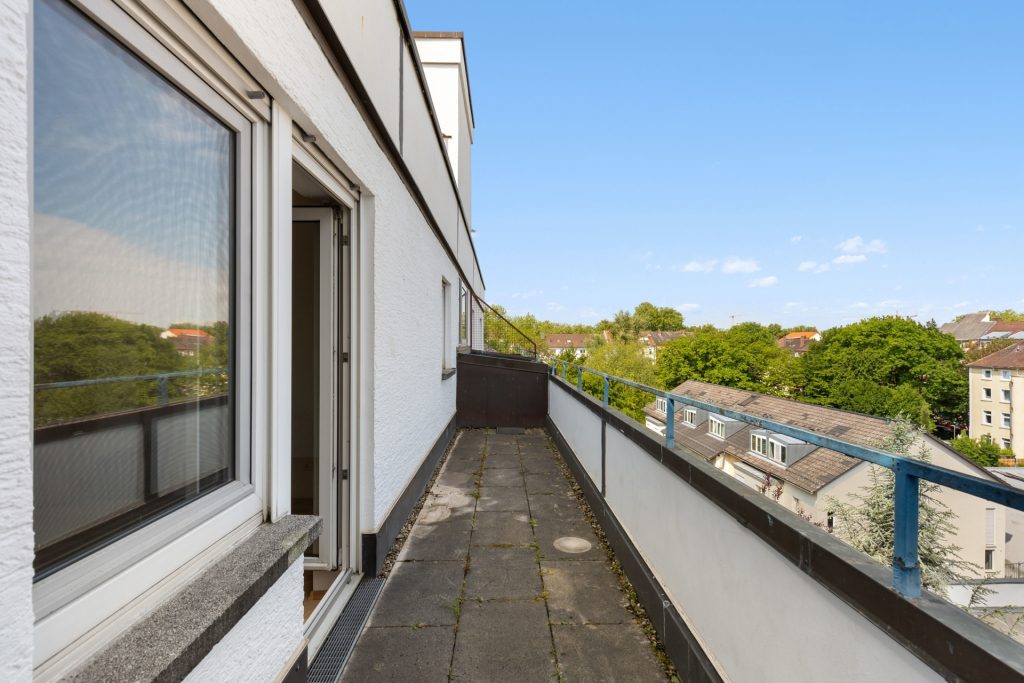 HUST Immobilien GmbH & Co. KG - Immobilienangebot - Karlsruhe / Südstadt - Alle - Licht, Luft und Lage – sonnige 2-Zimmer-Wohnung mit zwei Terrassen im 5. Obergeschoss mit Aufzug