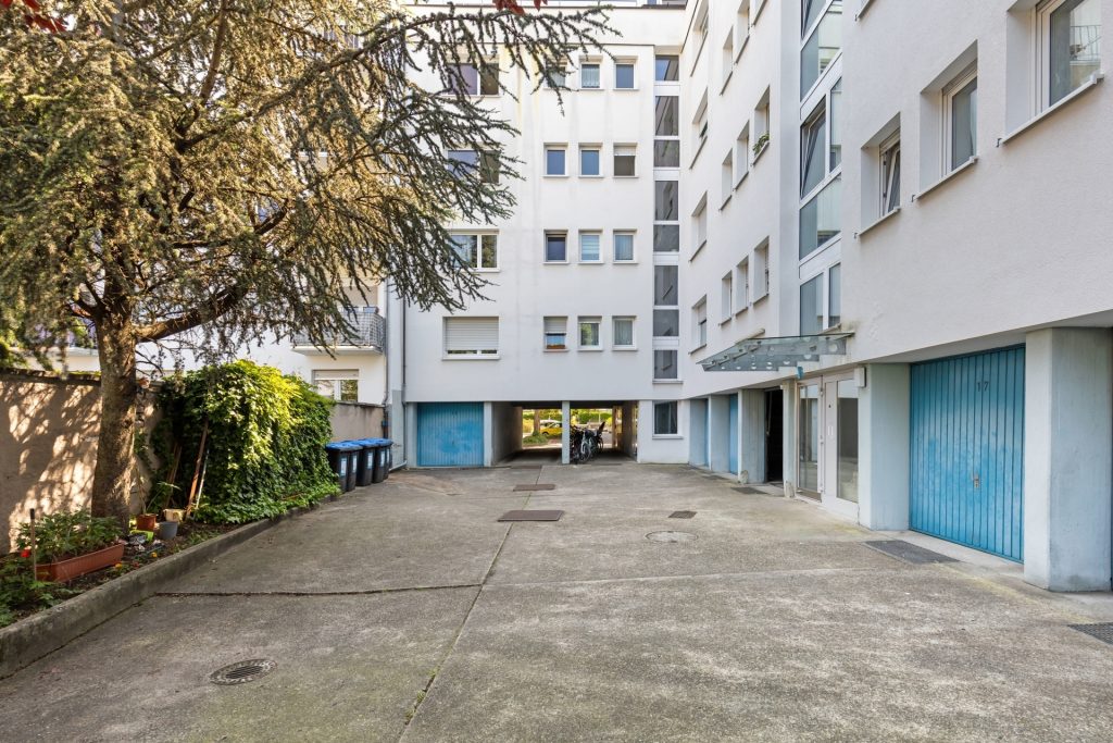 HUST Immobilien GmbH & Co. KG - Immobilienangebot - Karlsruhe / Südstadt - Alle - Licht, Luft und Lage – sonnige 2-Zimmer-Wohnung mit zwei Terrassen im 5. Obergeschoss mit Aufzug