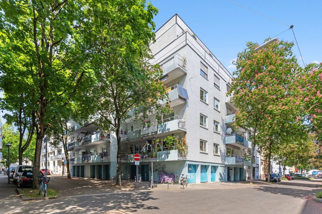 HUST Immobilien GmbH & Co. KG - Immobilienangebot - Karlsruhe / Südstadt - Alle - Licht, Luft und Lage – sonnige 2-Zimmer-Wohnung mit zwei Terrassen im 5. Obergeschoss mit Aufzug