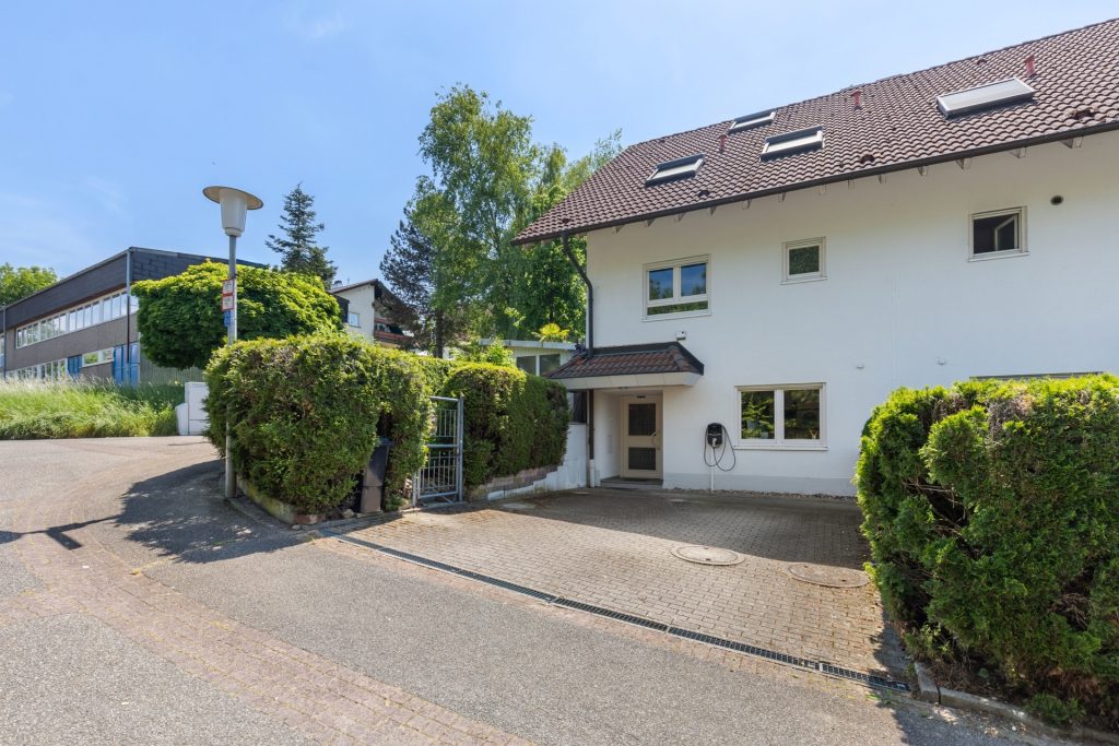 HUST Immobilien GmbH & Co. KG - Immobilienangebot - Baden-Baden - Alle - Modern, gepflegt, bezugsbereit – 5-Zimmer-Haus mit Wohlfühlfaktor