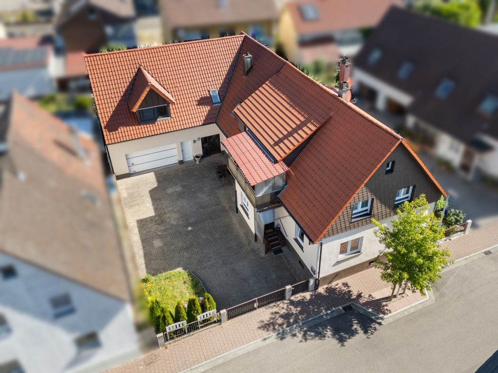 HUST Immobilien GmbH & Co. KG - Immobilienangebot - Bietigheim - Alle - Vielseitiges 2-Familienhaus mit großem Hof, Garten und separater Einheit im Hinterhaus