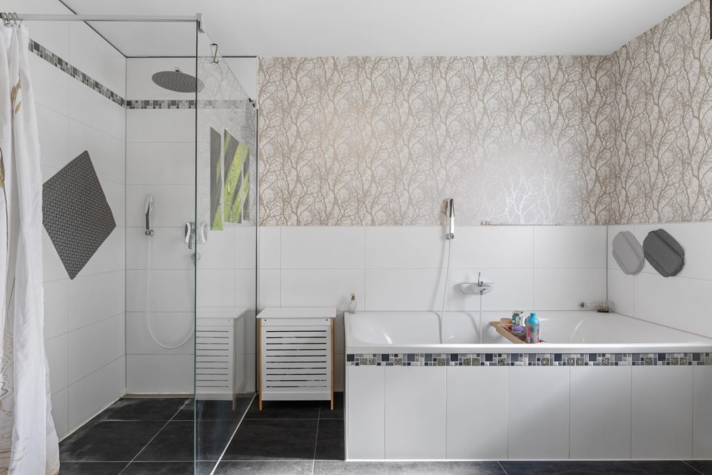 HUST Immobilien GmbH & Co. KG - Immobilienangebot - Bietigheim - Alle - Vielseitiges 2-Familienhaus mit großem Hof, Garten und separater Einheit im Hinterhaus
