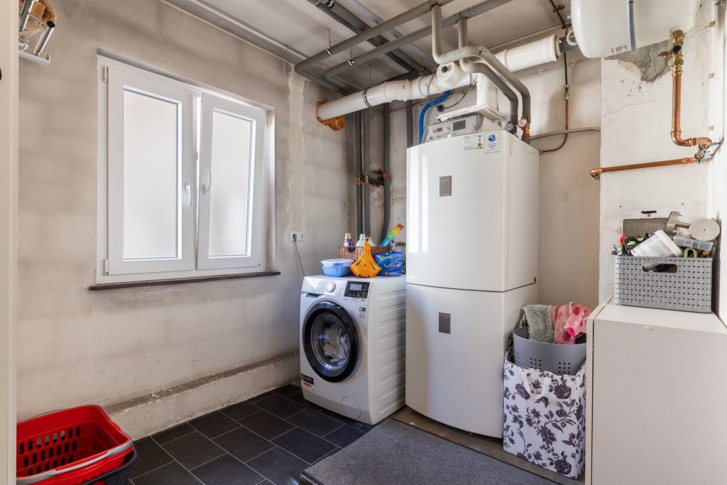 HUST Immobilien GmbH & Co. KG - Immobilienangebot - Bietigheim - Alle - Vielseitiges 2-Familienhaus mit großem Hof, Garten und separater Einheit im Hinterhaus