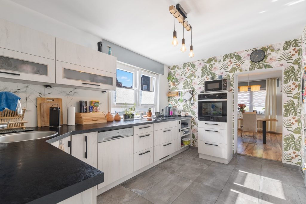HUST Immobilien GmbH & Co. KG - Immobilienangebot - Bietigheim - Alle - Vielseitiges 2-Familienhaus mit großem Hof, Garten und separater Einheit im Hinterhaus