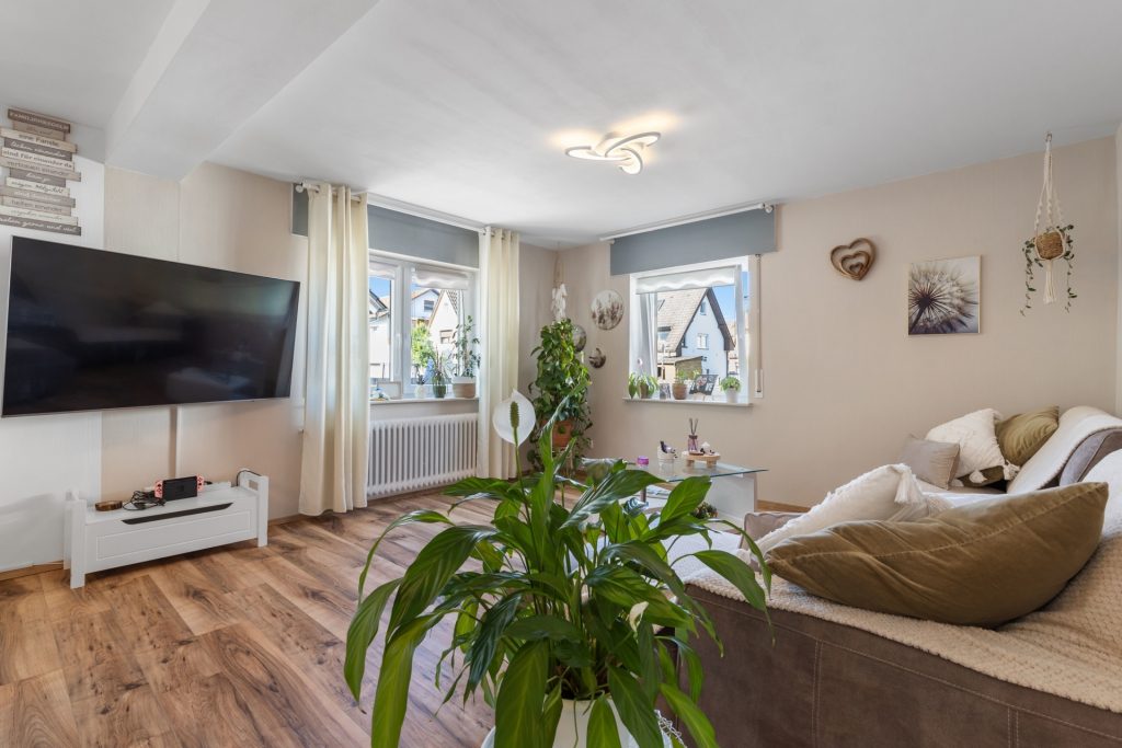 HUST Immobilien GmbH & Co. KG - Immobilienangebot - Bietigheim - Alle - Vielseitiges 2-Familienhaus mit großem Hof, Garten und separater Einheit im Hinterhaus