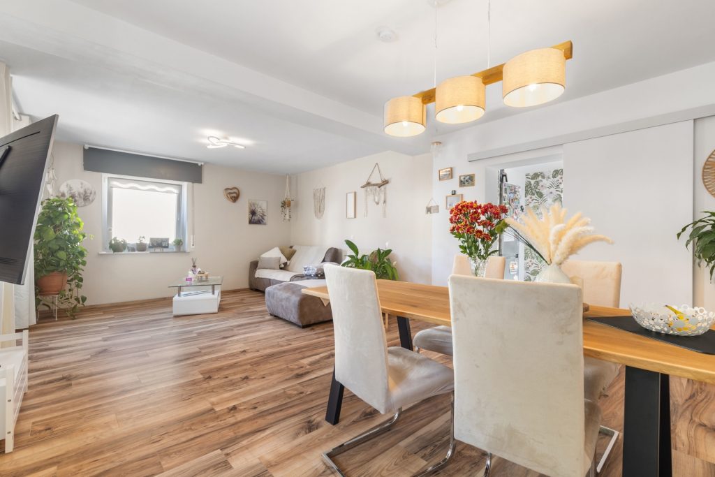 HUST Immobilien GmbH & Co. KG - Immobilienangebot - Bietigheim - Alle - Vielseitiges 2-Familienhaus mit großem Hof, Garten und separater Einheit im Hinterhaus