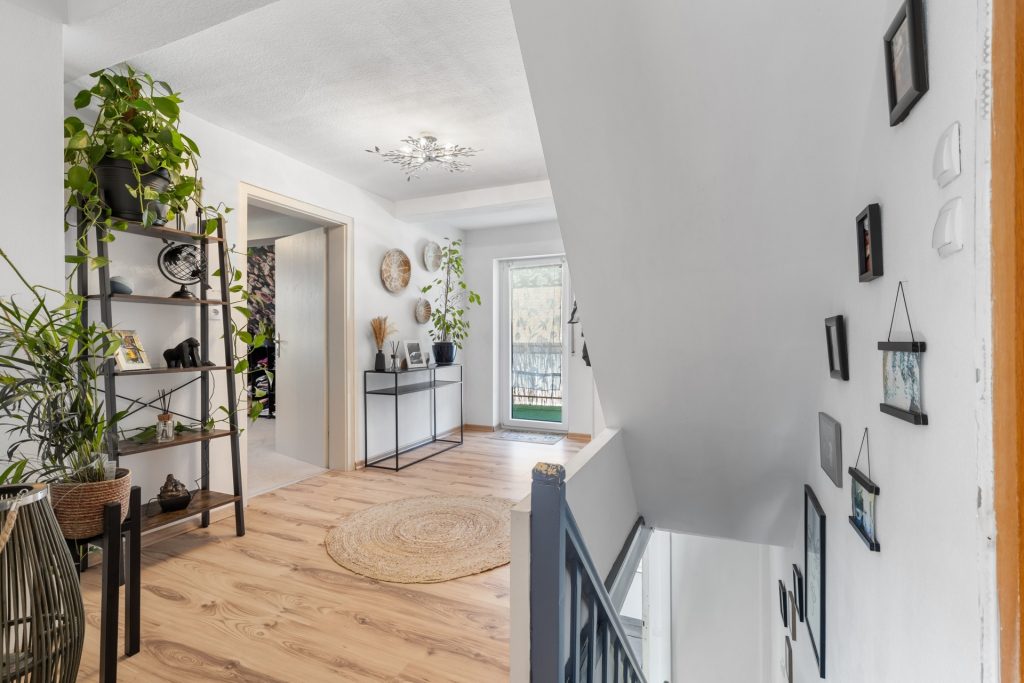 HUST Immobilien GmbH & Co. KG - Immobilienangebot - Bietigheim - Alle - Vielseitiges 2-Familienhaus mit großem Hof, Garten und separater Einheit im Hinterhaus