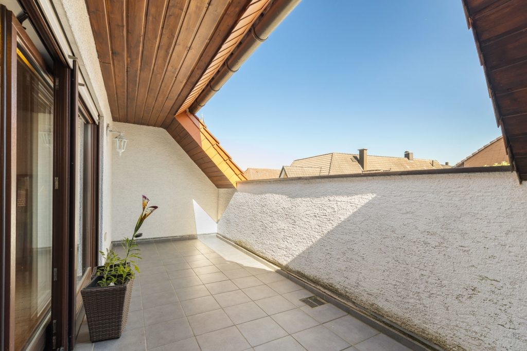 HUST Immobilien GmbH & Co. KG - Immobilienangebot - Bietigheim - Alle - Vielseitiges 2-Familienhaus mit großem Hof, Garten und separater Einheit im Hinterhaus