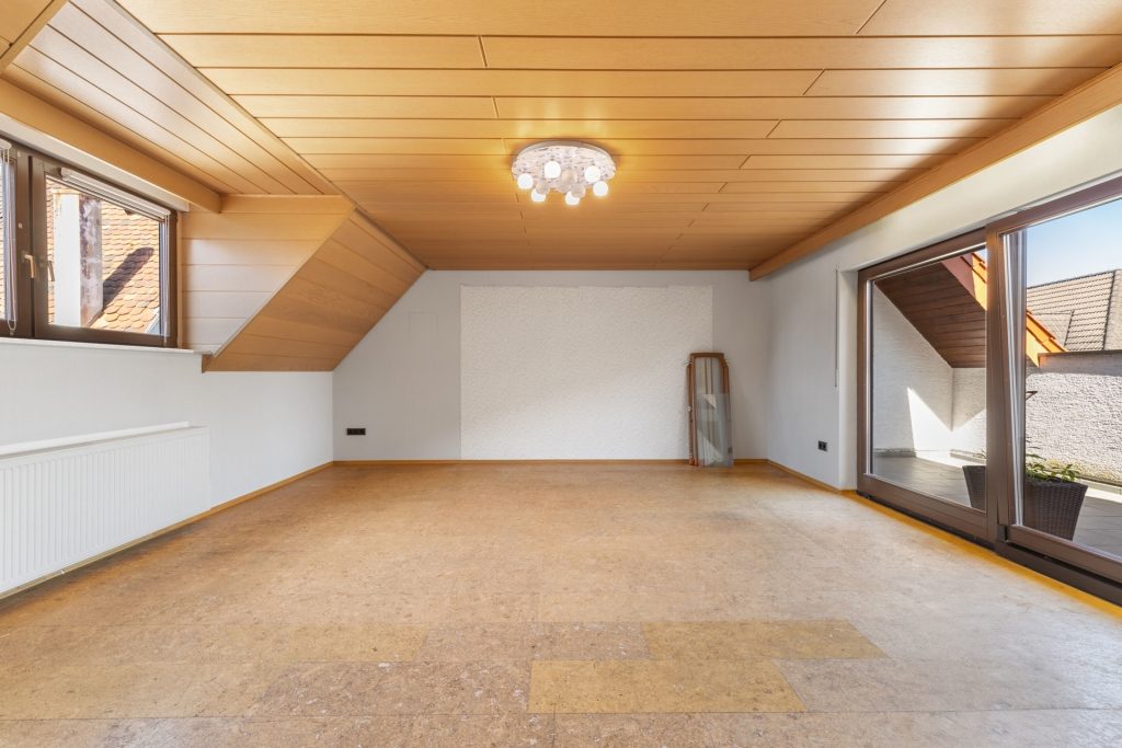 HUST Immobilien GmbH & Co. KG - Immobilienangebot - Bietigheim - Alle - Vielseitiges 2-Familienhaus mit großem Hof, Garten und separater Einheit im Hinterhaus