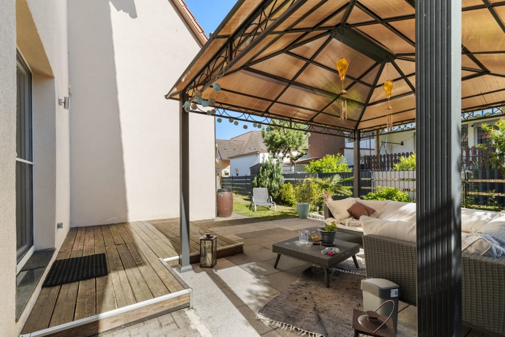 HUST Immobilien GmbH & Co. KG - Immobilienangebot - Bietigheim - Alle - Vielseitiges 2-Familienhaus mit großem Hof, Garten und separater Einheit im Hinterhaus