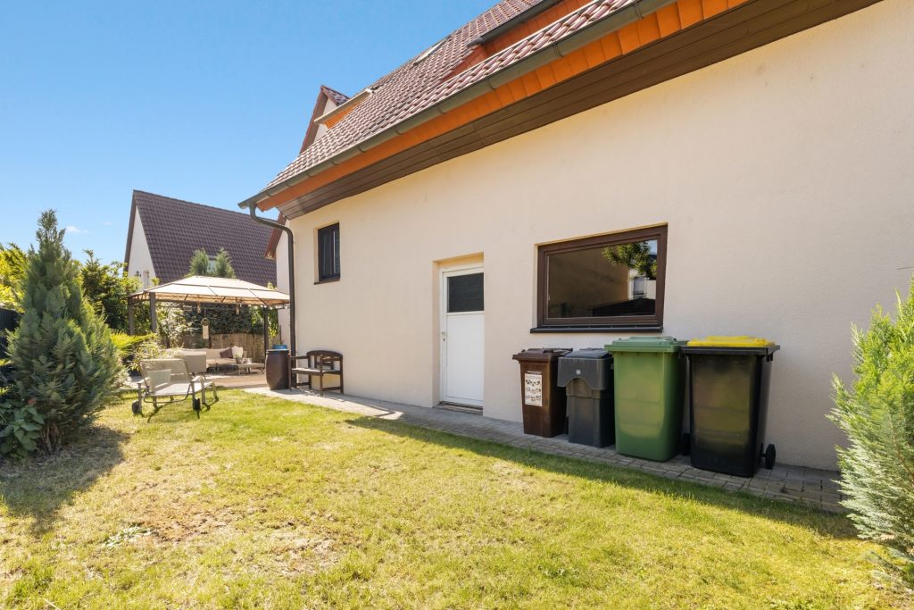 HUST Immobilien GmbH & Co. KG - Immobilienangebot - Bietigheim - Alle - Vielseitiges 2-Familienhaus mit großem Hof, Garten und separater Einheit im Hinterhaus