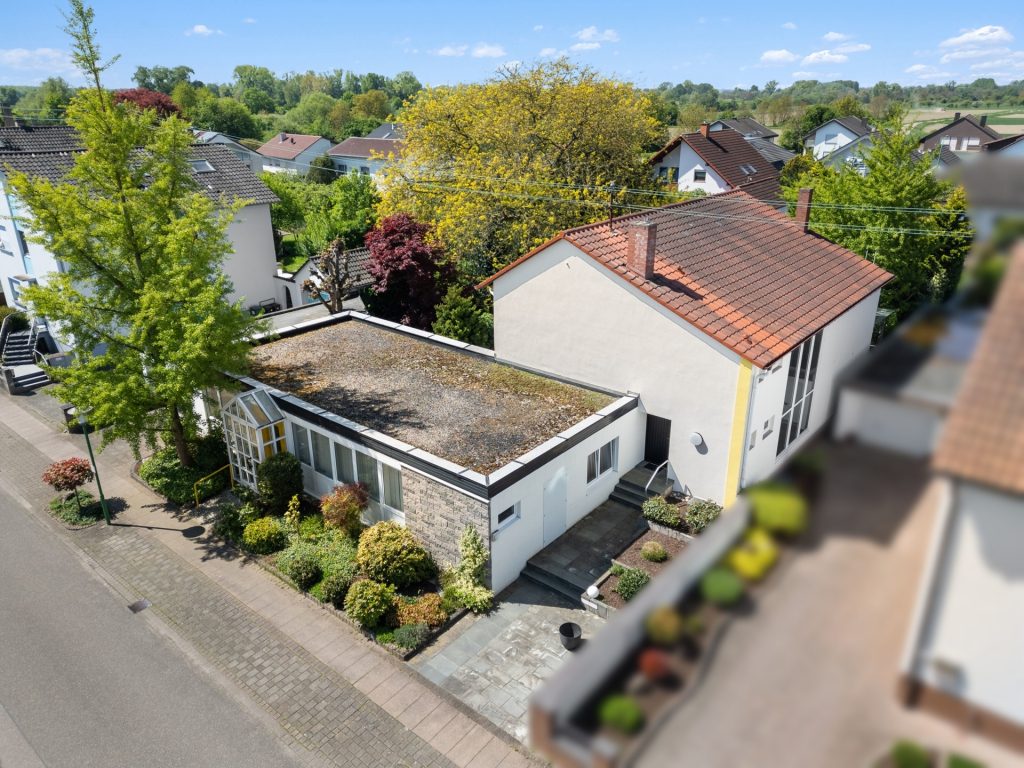 HUST Immobilien GmbH & Co. KG - Immobilienangebot - Neuburg am Rhein - Alle - Großzügiges EFH mit vielseitig nutzbarem Anbau auf traumhaftem Grundstück in Neuburg am Rhein