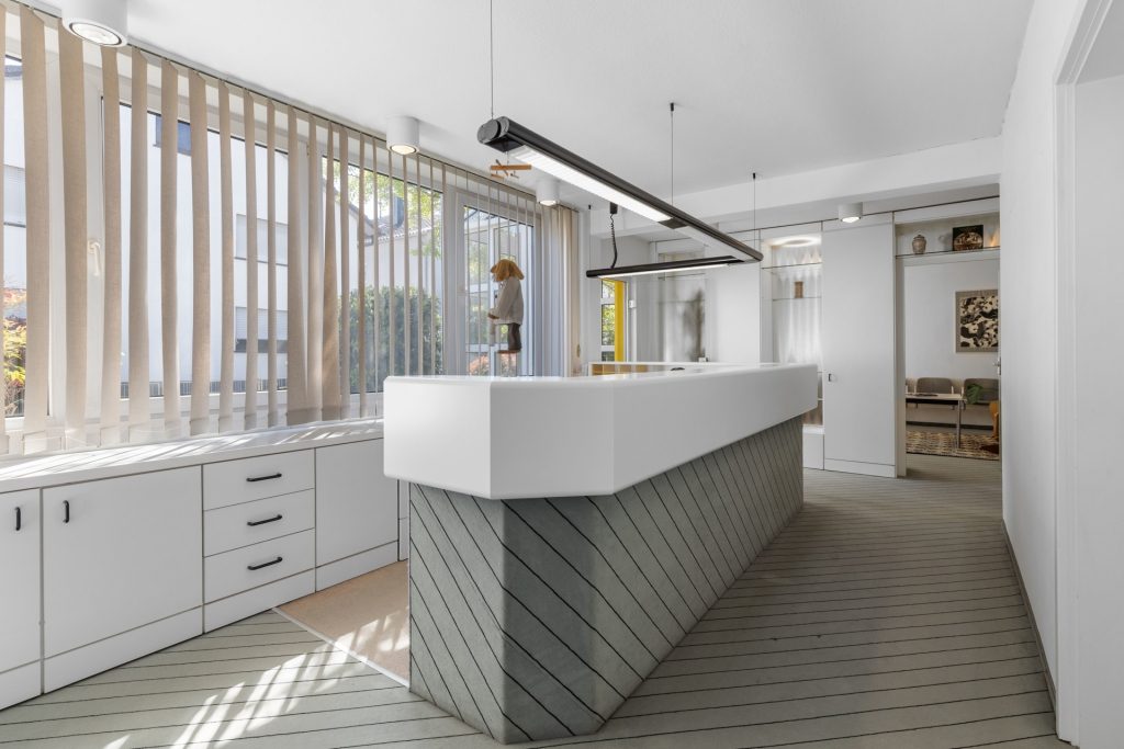 HUST Immobilien GmbH & Co. KG - Immobilienangebot - Neuburg am Rhein - Alle - Großzügiges EFH mit vielseitig nutzbarem Anbau auf traumhaftem Grundstück in Neuburg am Rhein