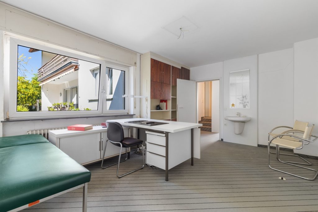 HUST Immobilien GmbH & Co. KG - Immobilienangebot - Neuburg am Rhein - Alle - Großzügiges EFH mit vielseitig nutzbarem Anbau auf traumhaftem Grundstück in Neuburg am Rhein