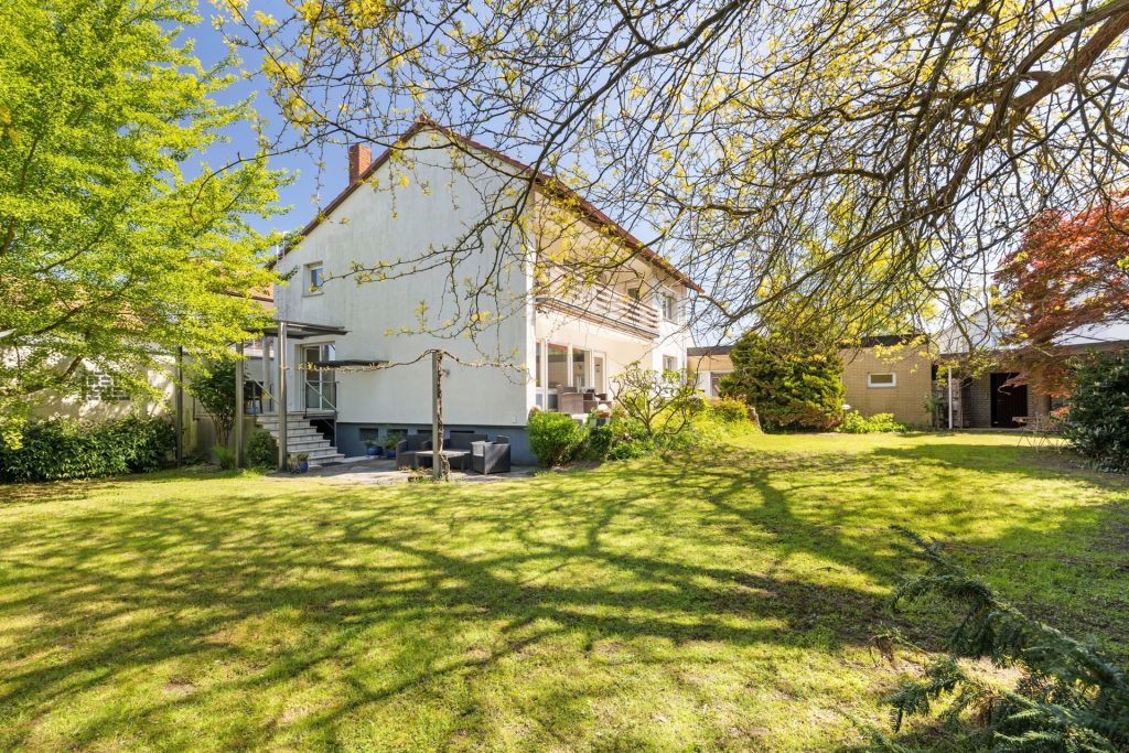 HUST Immobilien GmbH & Co. KG - Immobilienangebot - Neuburg am Rhein - Alle - Großzügiges EFH mit vielseitig nutzbarem Anbau auf traumhaftem Grundstück in Neuburg am Rhein