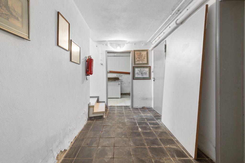 HUST Immobilien GmbH & Co. KG - Immobilienangebot - Neuburg am Rhein - Alle - Großzügiges EFH mit vielseitig nutzbarem Anbau auf traumhaftem Grundstück in Neuburg am Rhein
