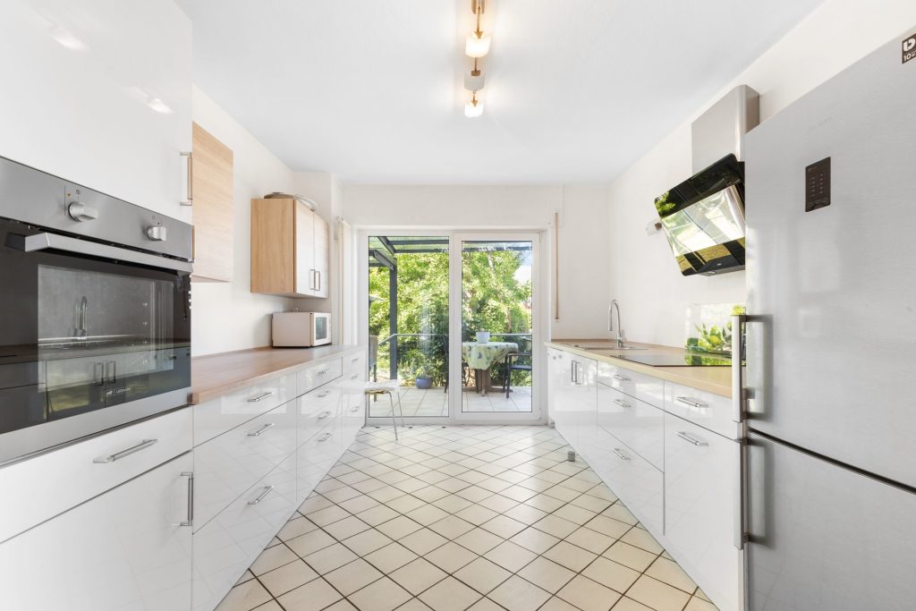 HUST Immobilien GmbH & Co. KG - Immobilienangebot - Neuburg am Rhein - Alle - Großzügiges EFH mit vielseitig nutzbarem Anbau auf traumhaftem Grundstück in Neuburg am Rhein