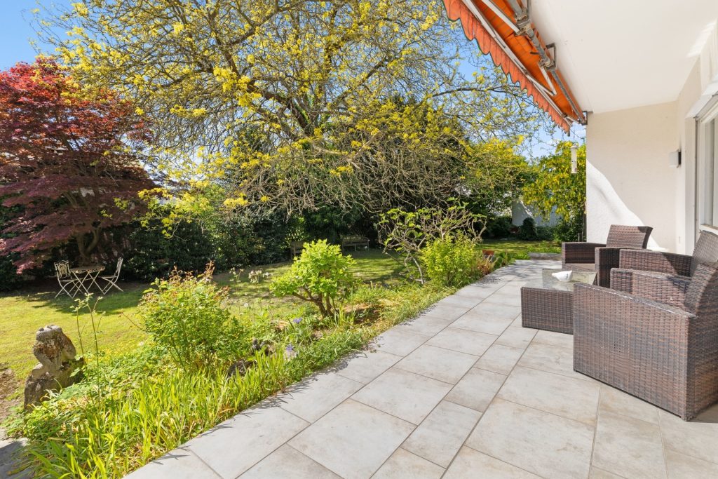 HUST Immobilien GmbH & Co. KG - Immobilienangebot - Neuburg am Rhein - Alle - Großzügiges EFH mit vielseitig nutzbarem Anbau auf traumhaftem Grundstück in Neuburg am Rhein