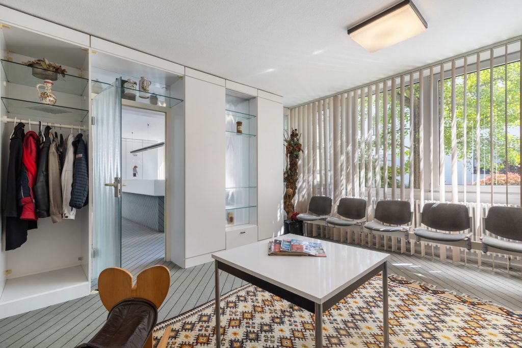 HUST Immobilien GmbH & Co. KG - Immobilienangebot - Neuburg am Rhein - Alle - Großzügiges EFH mit vielseitig nutzbarem Anbau auf traumhaftem Grundstück in Neuburg am Rhein