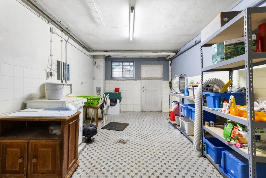 HUST Immobilien GmbH & Co. KG - Immobilienangebot - Neuburg am Rhein - Alle - Großzügiges EFH mit vielseitig nutzbarem Anbau auf traumhaftem Grundstück in Neuburg am Rhein