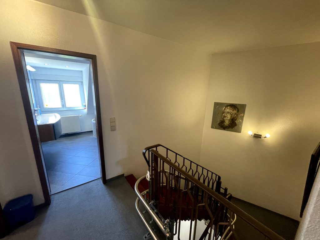 HUST Immobilien GmbH & Co. KG - Immobilienangebot - Karlsruhe - Alle - Teilmöblierte Büroetage in Einfamilienhaus in Karlsruhe-Nordweststadt zu vermieten