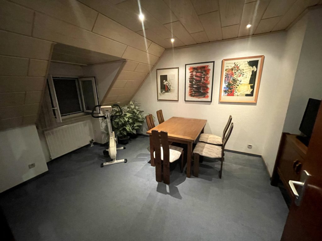 HUST Immobilien GmbH & Co. KG - Immobilienangebot - Karlsruhe - Alle - Teilmöblierte Büroetage in Einfamilienhaus in Karlsruhe-Nordweststadt zu vermieten