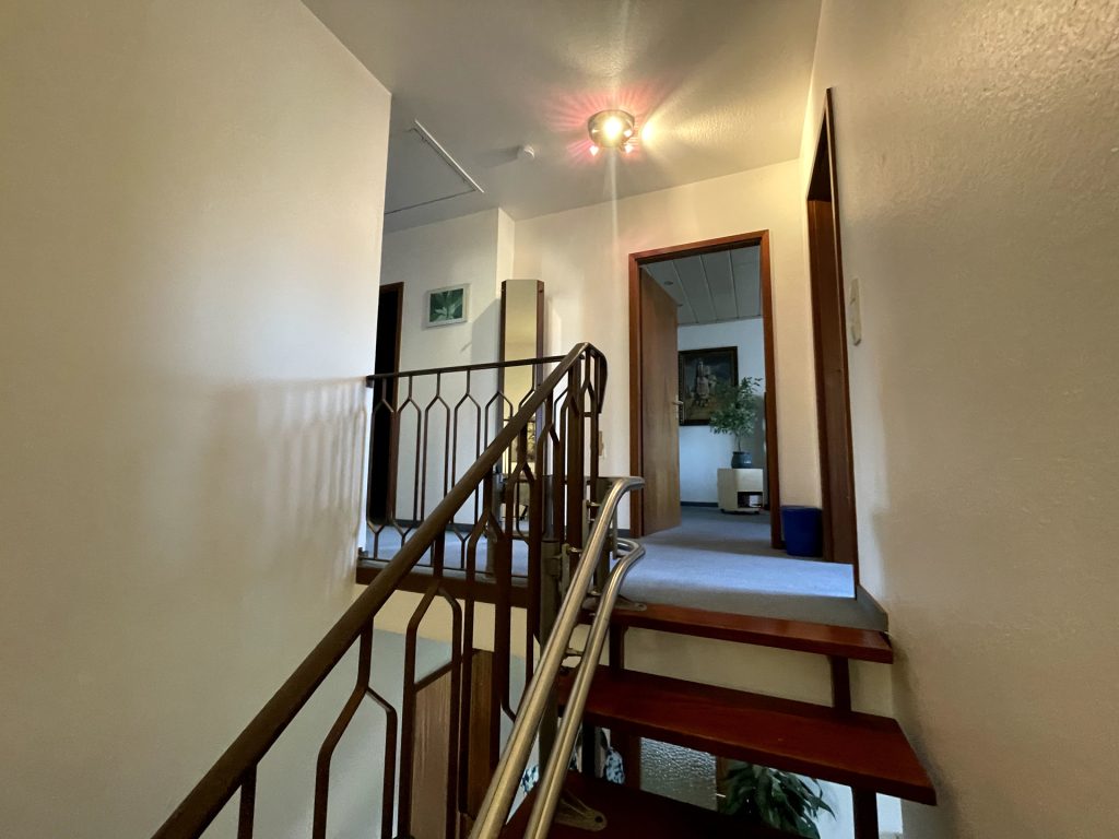 HUST Immobilien GmbH & Co. KG - Immobilienangebot - Karlsruhe - Alle - Teilmöblierte Büroetage in Einfamilienhaus in Karlsruhe-Nordweststadt zu vermieten