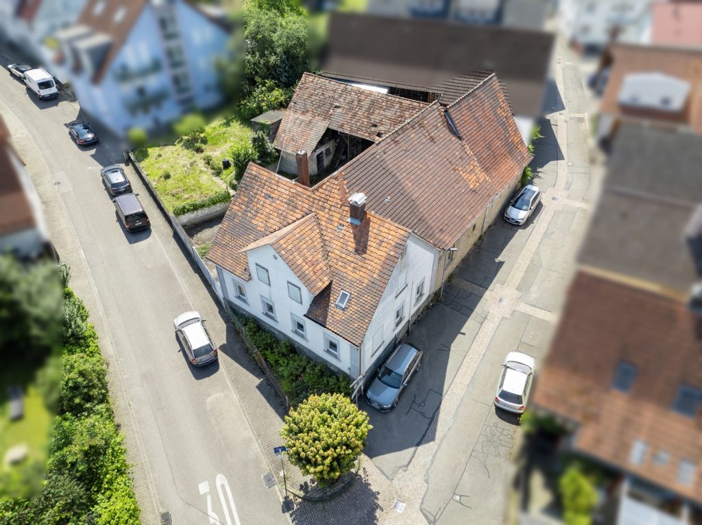 HUST Immobilien GmbH & Co. KG - Immobilienangebot - Walzbachtal Jöhlingen - Alle - Großes Grundstück mit Scheune und kleinem Einfamilienhaus