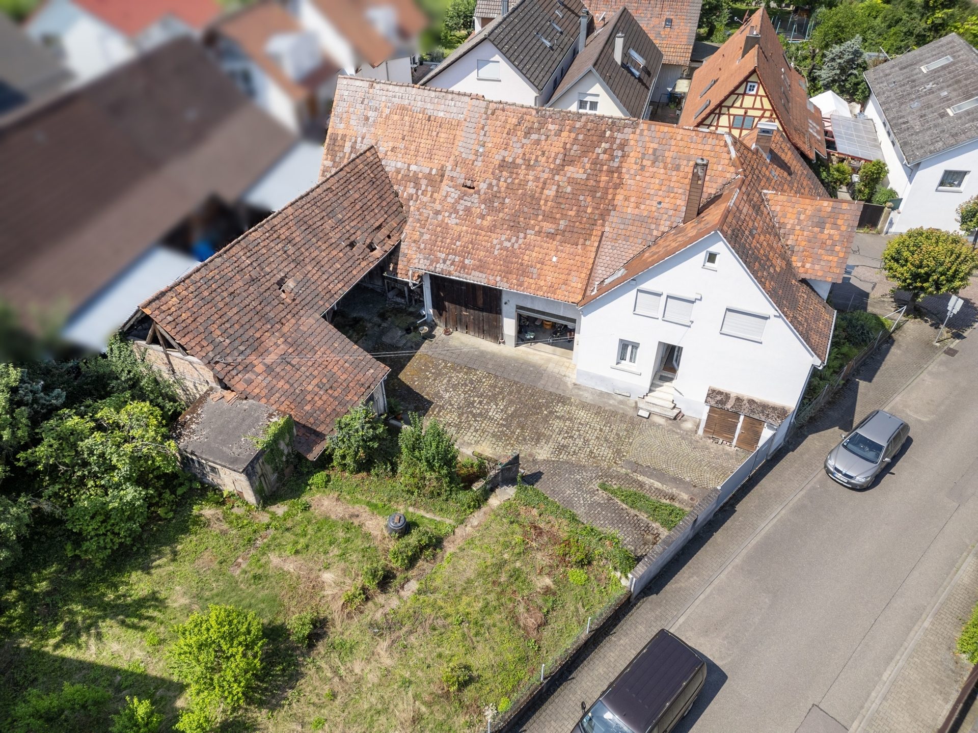 HUST Immobilien GmbH & Co. KG - Immobilienangebot - Walzbachtal Jöhlingen - Alle - Großes Grundstück mit Scheune und kleinem Einfamilienhaus