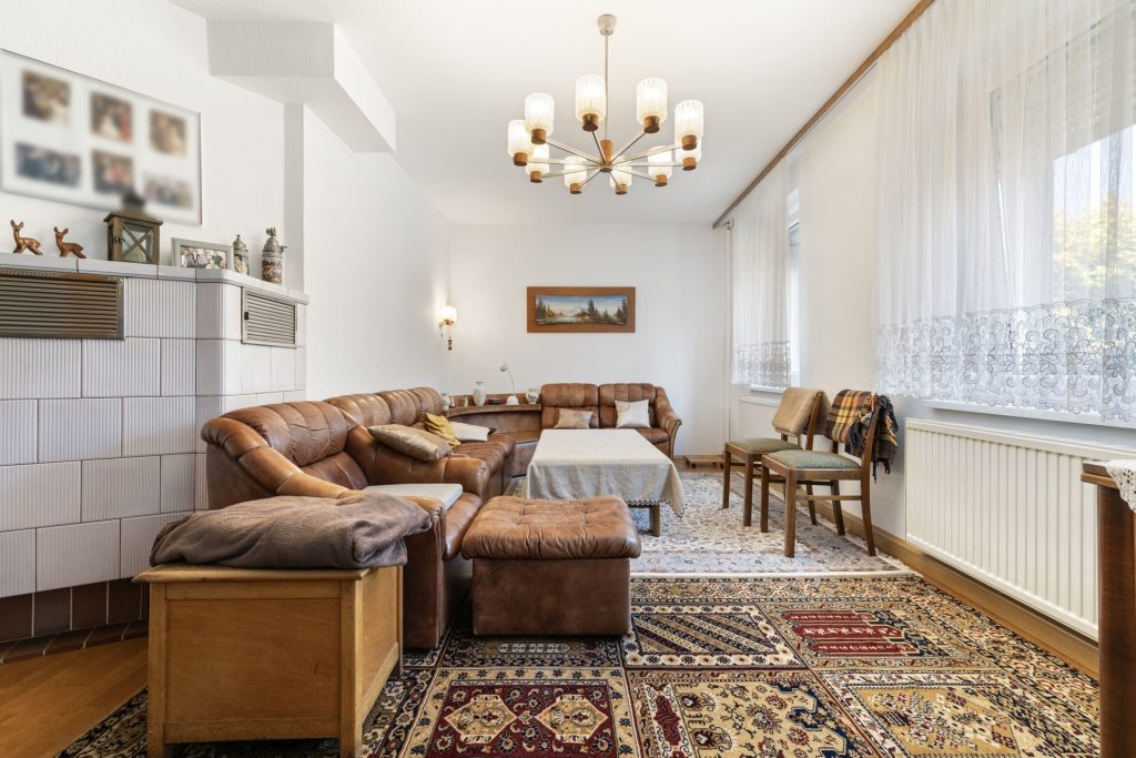 HUST Immobilien GmbH & Co. KG - Immobilienangebot - Walzbachtal Jöhlingen - Alle - Großes Grundstück mit Scheune und kleinem Einfamilienhaus