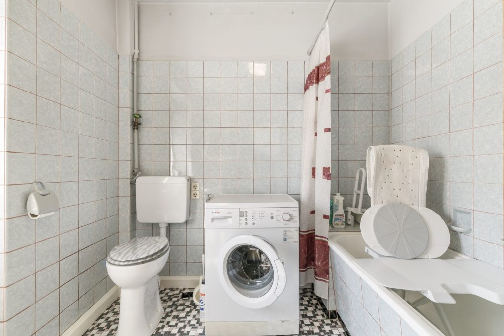 HUST Immobilien GmbH & Co. KG - Immobilienangebot - Walzbachtal Jöhlingen - Alle - Großes Grundstück mit Scheune und kleinem Einfamilienhaus