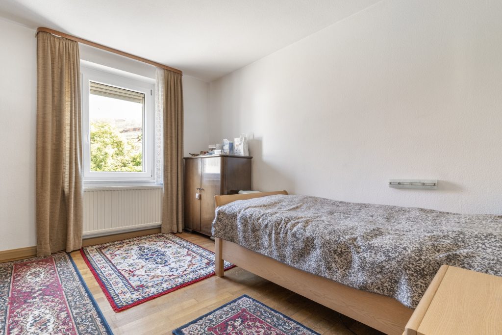 HUST Immobilien GmbH & Co. KG - Immobilienangebot - Walzbachtal Jöhlingen - Alle - Großes Grundstück mit Scheune und kleinem Einfamilienhaus