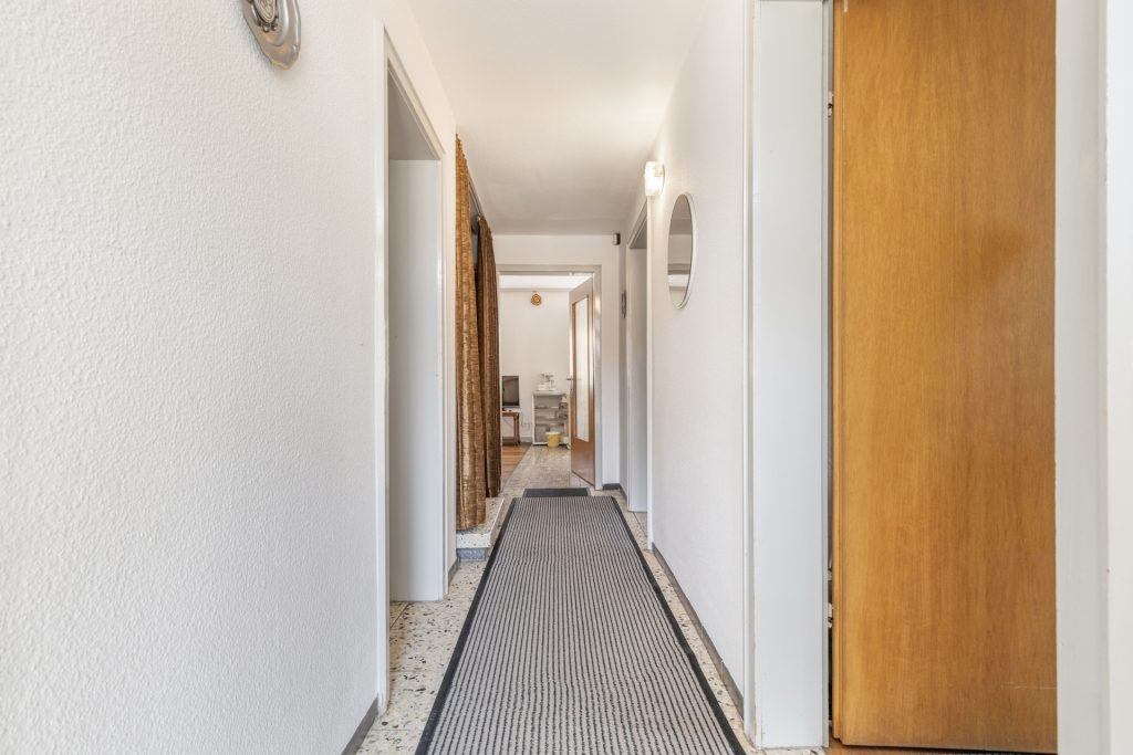 HUST Immobilien GmbH & Co. KG - Immobilienangebot - Walzbachtal Jöhlingen - Alle - Großes Grundstück mit Scheune und kleinem Einfamilienhaus
