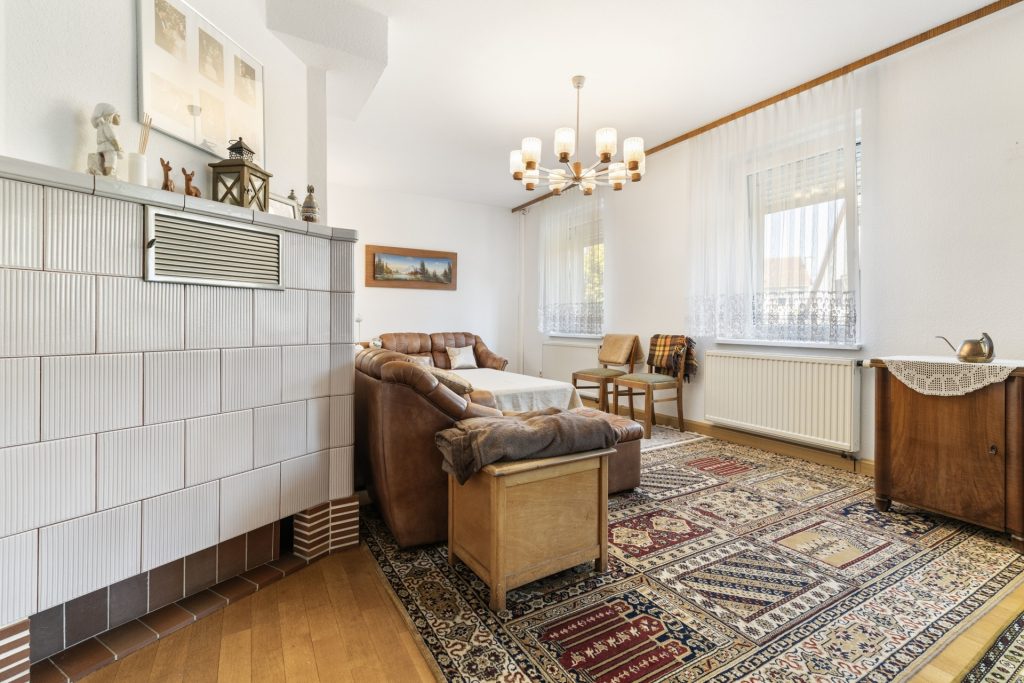 HUST Immobilien GmbH & Co. KG - Immobilienangebot - Walzbachtal Jöhlingen - Alle - Großes Grundstück mit Scheune und kleinem Einfamilienhaus