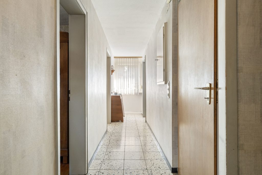 HUST Immobilien GmbH & Co. KG - Immobilienangebot - Walzbachtal Jöhlingen - Alle - Großes Grundstück mit Scheune und kleinem Einfamilienhaus