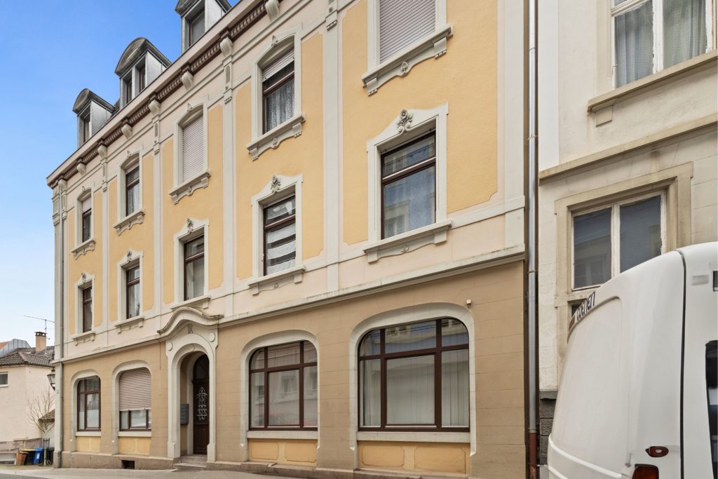 HUST Immobilien GmbH & Co. KG - Immobilienangebot - Baden-Baden - Alle - Aus 1 wird 2 - Wohnung, mit der Option zur Umwandlung in zwei - frei ab August!