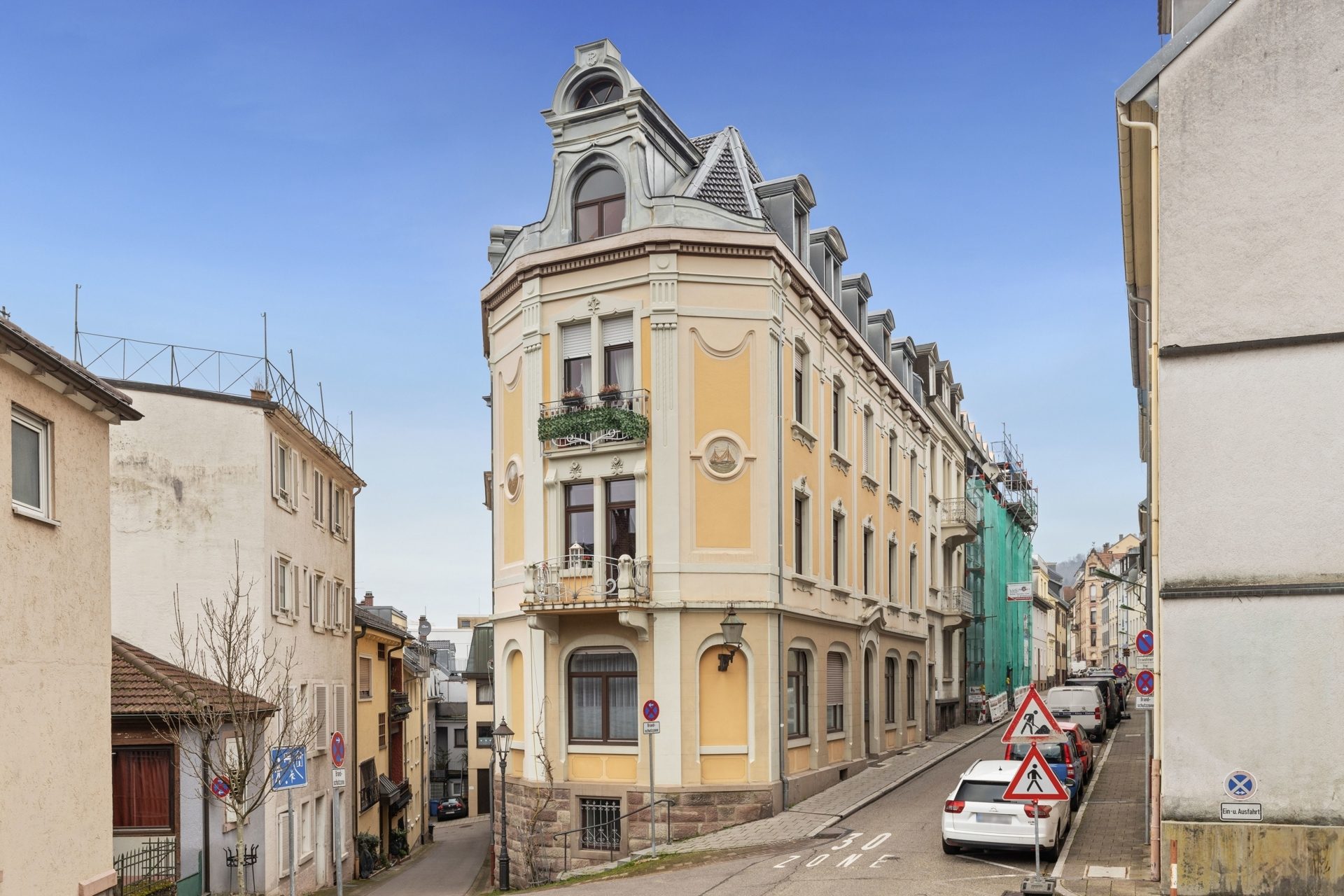 HUST Immobilien GmbH & Co. KG - Immobilienangebot - Baden-Baden - Alle - Aus 1 wird 2 - Wohnung, mit der Option zur Umwandlung in zwei - frei ab August!