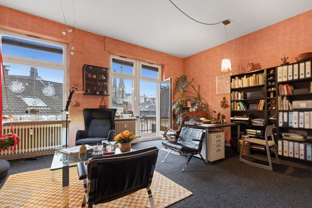 HUST Immobilien GmbH & Co. KG - Immobilienangebot - Baden-Baden - Alle - Aus 1 wird 2 - Wohnung, mit der Option zur Umwandlung in zwei - frei ab August!