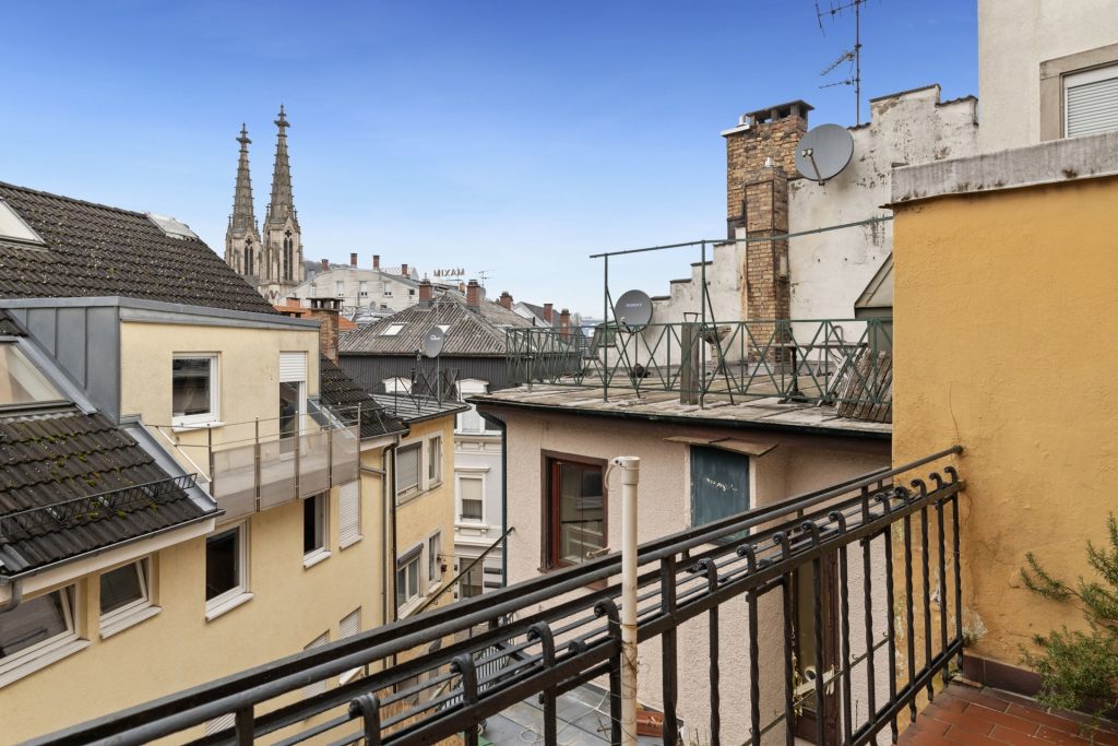 HUST Immobilien GmbH & Co. KG - Immobilienangebot - Baden-Baden - Alle - Aus 1 wird 2 - Wohnung, mit der Option zur Umwandlung in zwei - frei ab August!
