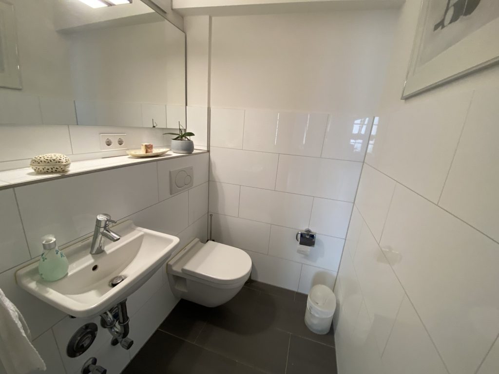 HUST Immobilien GmbH & Co. KG - Immobilienangebot - Karlsruhe - Alle - Kapitalanleger aufgepasst! Sanierte, charmante 3-Zimmer-Altbauwohnung im Herzen von Durlach