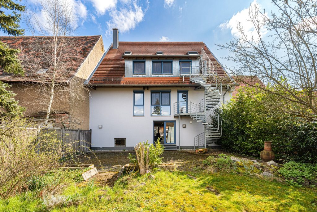 HUST Immobilien GmbH & Co. KG - Immobilienangebot - Stutensee / Friedrichstal - Alle - Raum für Ideen, Platz zum Leben - Scheune mit Potenzial zu drei Traumwohnungen