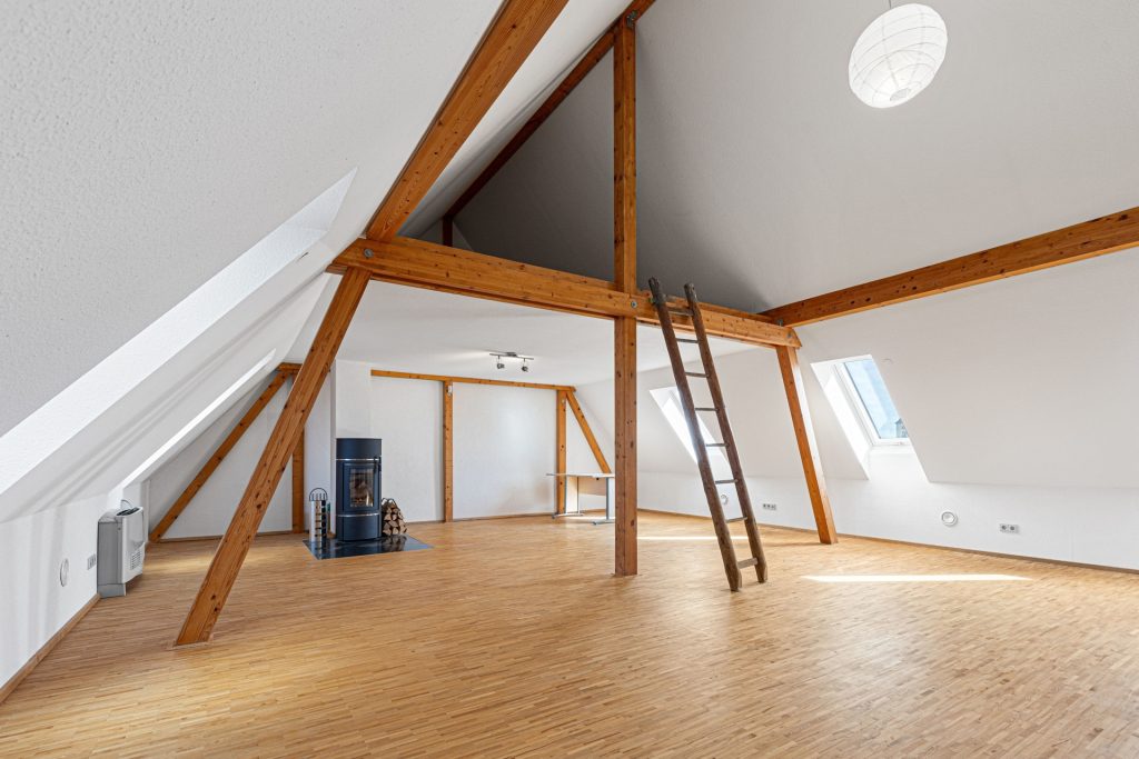 HUST Immobilien GmbH & Co. KG - Immobilienangebot - Stutensee / Friedrichstal - Alle - Raum für Ideen, Platz zum Leben - Scheune mit Potenzial zu drei Traumwohnungen