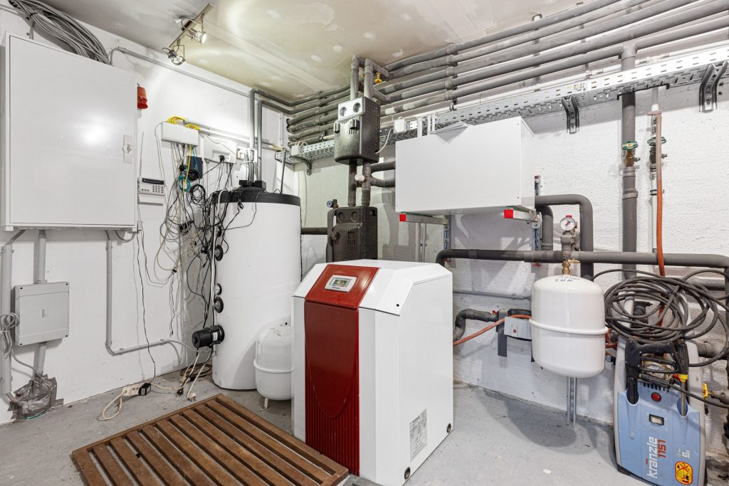 HUST Immobilien GmbH & Co. KG - Immobilienangebot - Stutensee / Friedrichstal - Alle - Raum für Ideen, Platz zum Leben - Scheune mit Potenzial zu drei Traumwohnungen