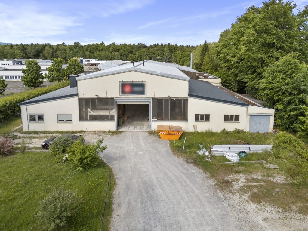 HUST Immobilien GmbH & Co. KG - Immobilienangebot - Karlsbad - Alle - Wo Funktion auf Flexibilität trifft – Gewerbehalle mit vielen Highlights