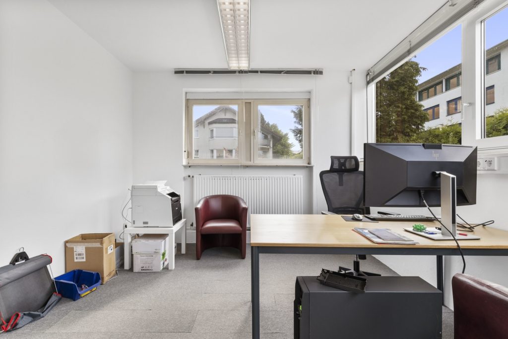 HUST Immobilien GmbH & Co. KG - Immobilienangebot - Karlsbad - Alle - Wo Funktion auf Flexibilität trifft – Gewerbehalle mit vielen Highlights