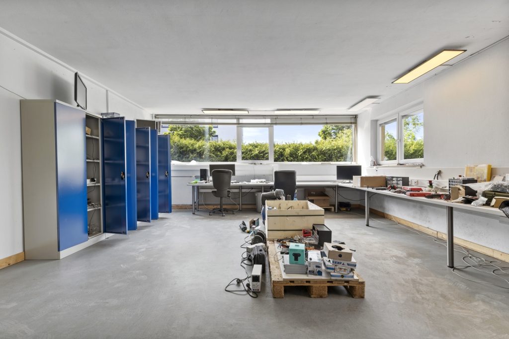 HUST Immobilien GmbH & Co. KG - Immobilienangebot - Karlsbad - Alle - Wo Funktion auf Flexibilität trifft – Gewerbehalle mit vielen Highlights